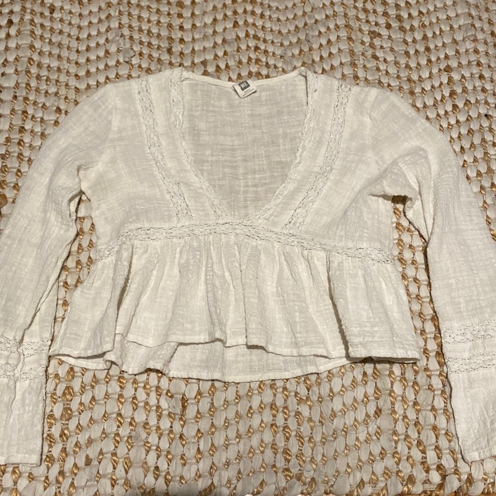 White linen long sleeve crop top